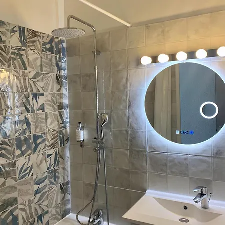 Ambassadeur - Port De Plaisance Hotel