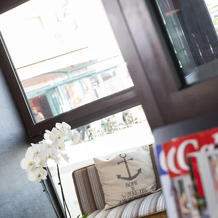 Ambassadeur - Port De Plaisance 3*