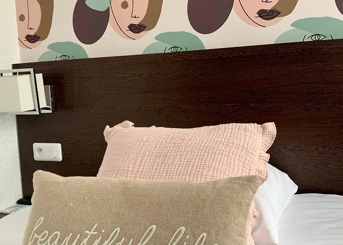 Ambassadeur - Port De Plaisance מלון