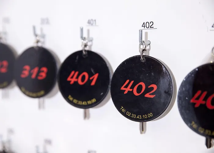 מלון Ambassadeur - Port De Plaisance 3*