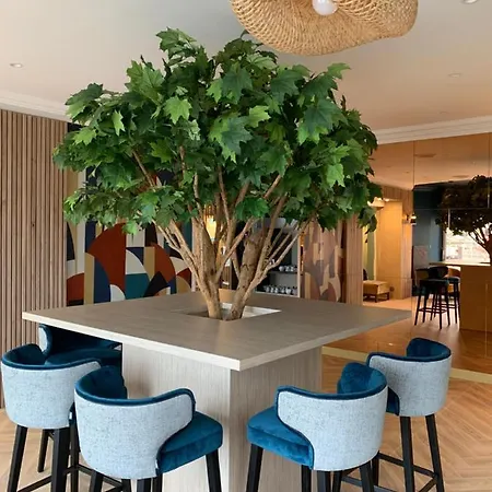 Hotel Ambassadeur - Port De Plaisance 3*