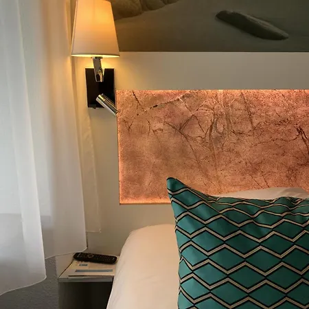 Ambassadeur - Port De Plaisance Hotel