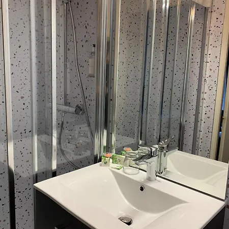 Hotel Ambassadeur - Port De Plaisance 3*