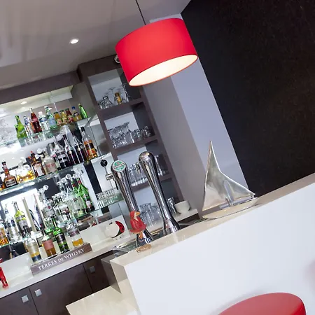 Ambassadeur - Port De Plaisance Hotel