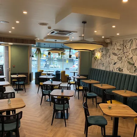 Ambassadeur - Port De Plaisance Hotel