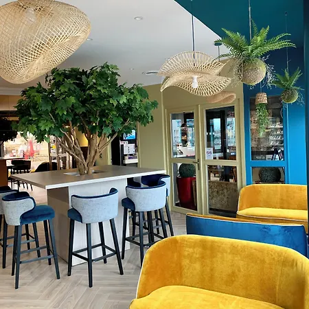 Hotel Ambassadeur - Port De Plaisance 3*