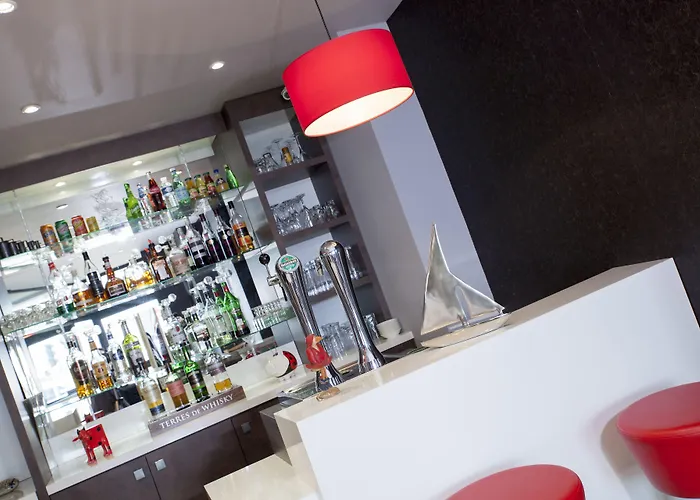 Ambassadeur - Port De Plaisance Hotel