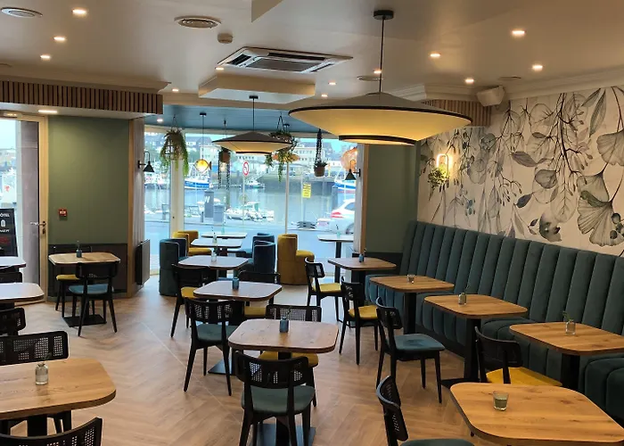 Ambassadeur - Port De Plaisance Hotel