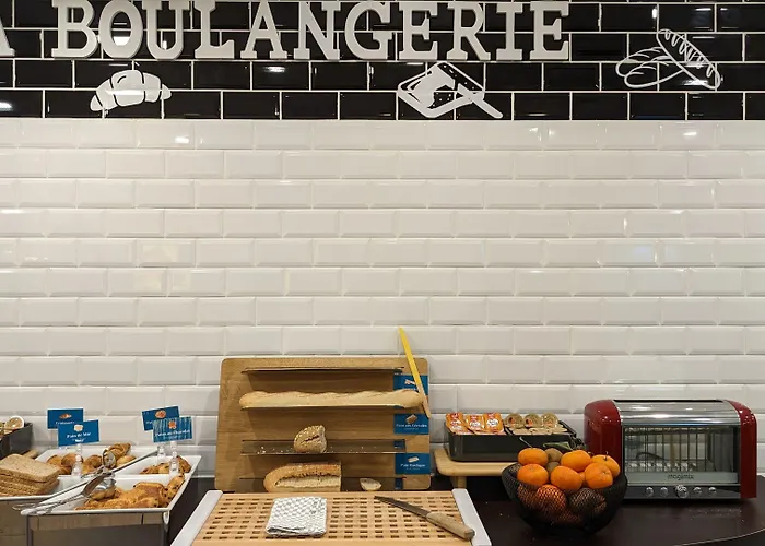 Ambassadeur - Port De Plaisance 3*