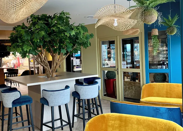 Hotel Ambassadeur - Port De Plaisance 3*